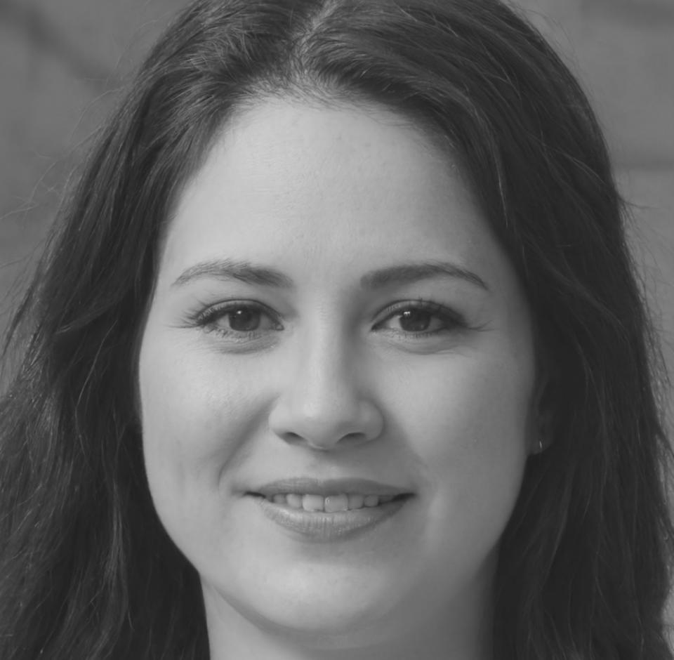 Sienna Holmgren, Investment Education Specialist